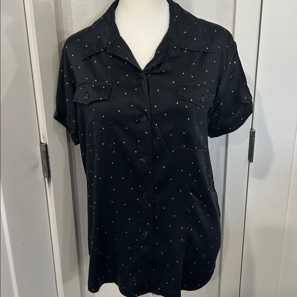 Chico‘s polkadot women’s Button-Up Shirt. Office casual silk lightweight.